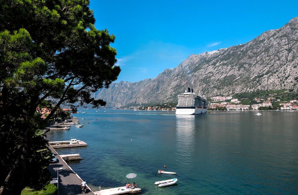 Ribica Apartments Kotor Bagian luar foto