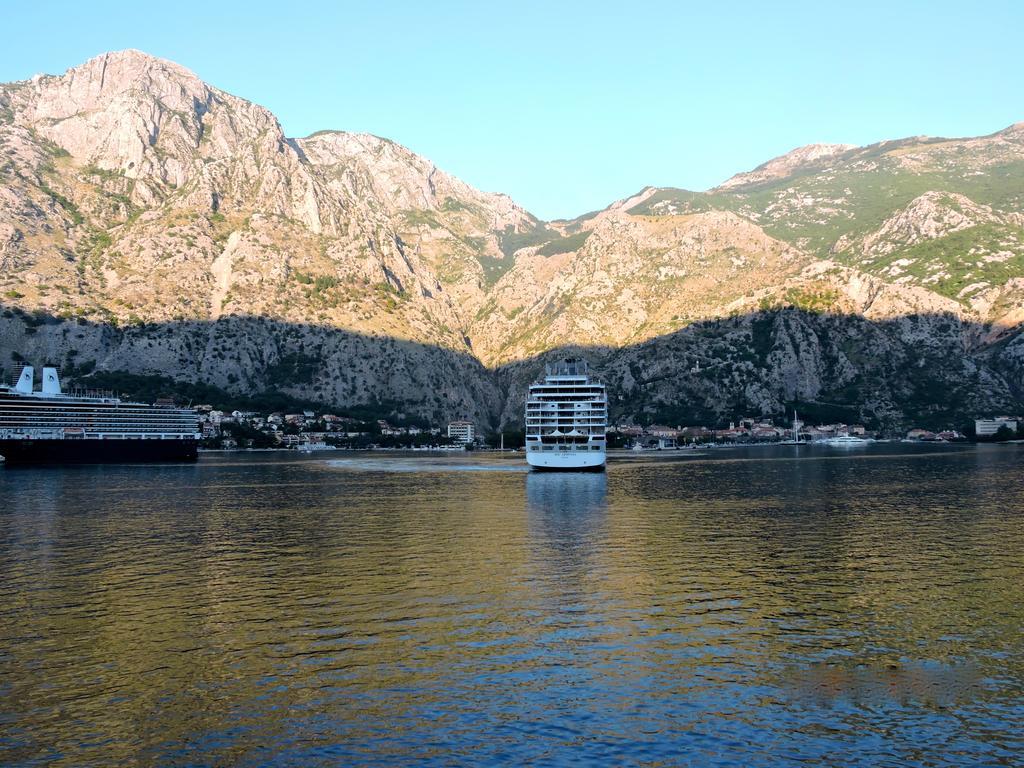 Ribica Apartments Kotor Bagian luar foto