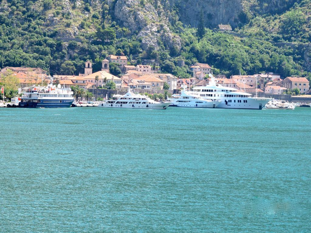 Ribica Apartments Kotor Bagian luar foto