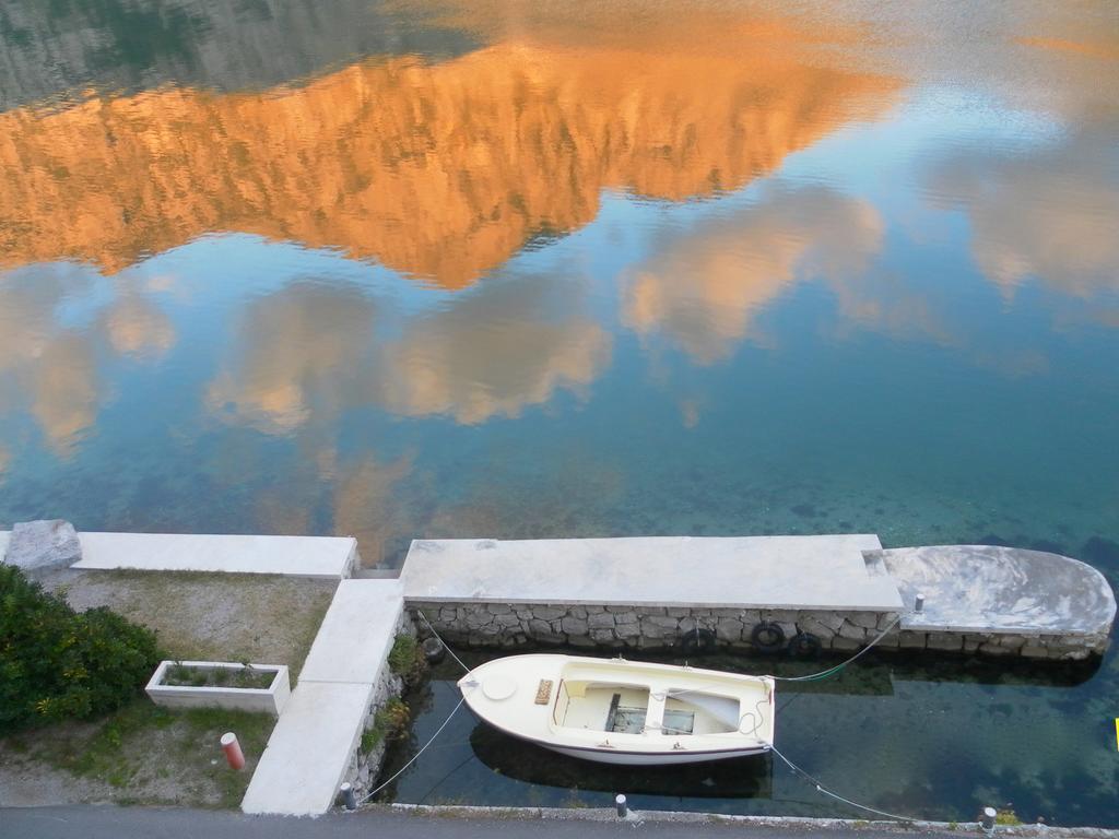 Ribica Apartments Kotor Bagian luar foto