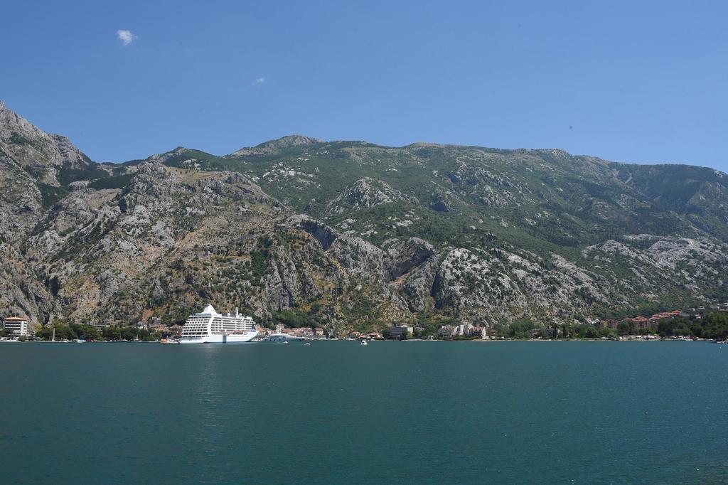 Ribica Apartments Kotor Bagian luar foto